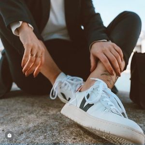 Veja V-10 Sneakers